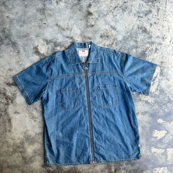 Levi's Classic Blue Denim Shirt - Picture 1 of 5